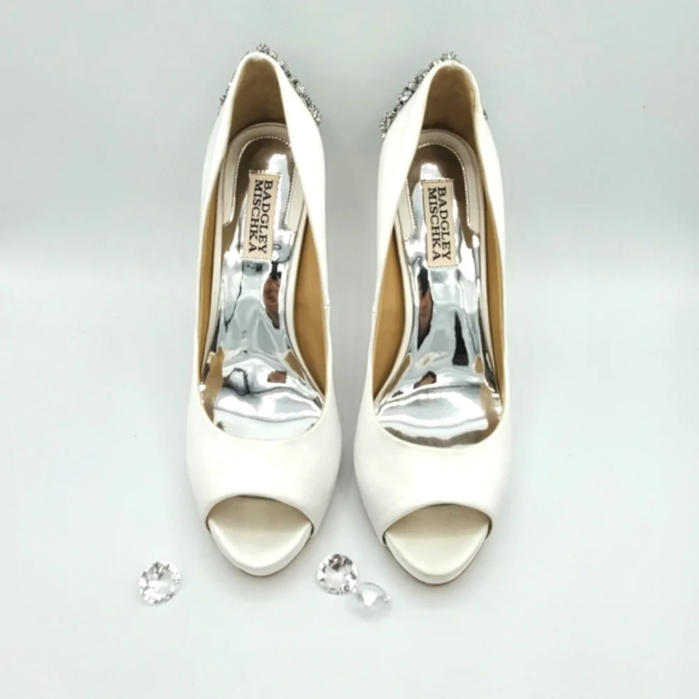 Badgley Mischka Kiara, White, NIB - Picture 3 of 13